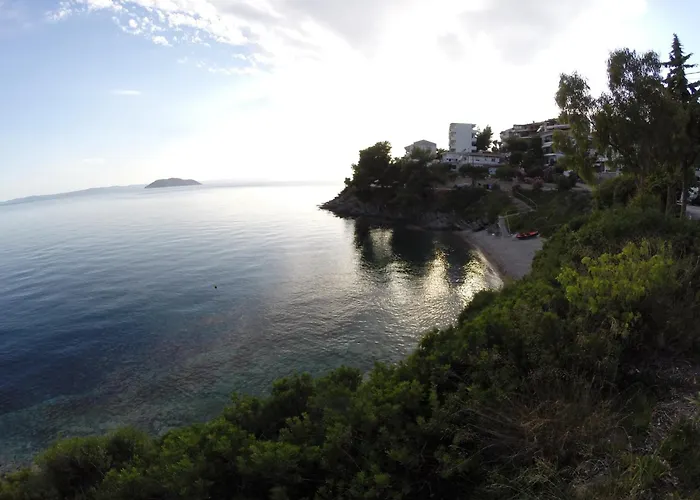 Akrotiri Hotel