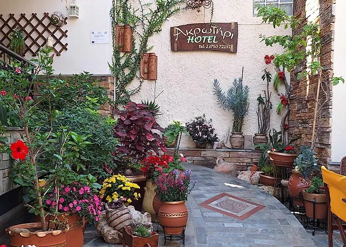Akrotiri Hotel