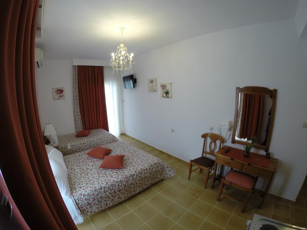 Akrotiri Aparthotel *