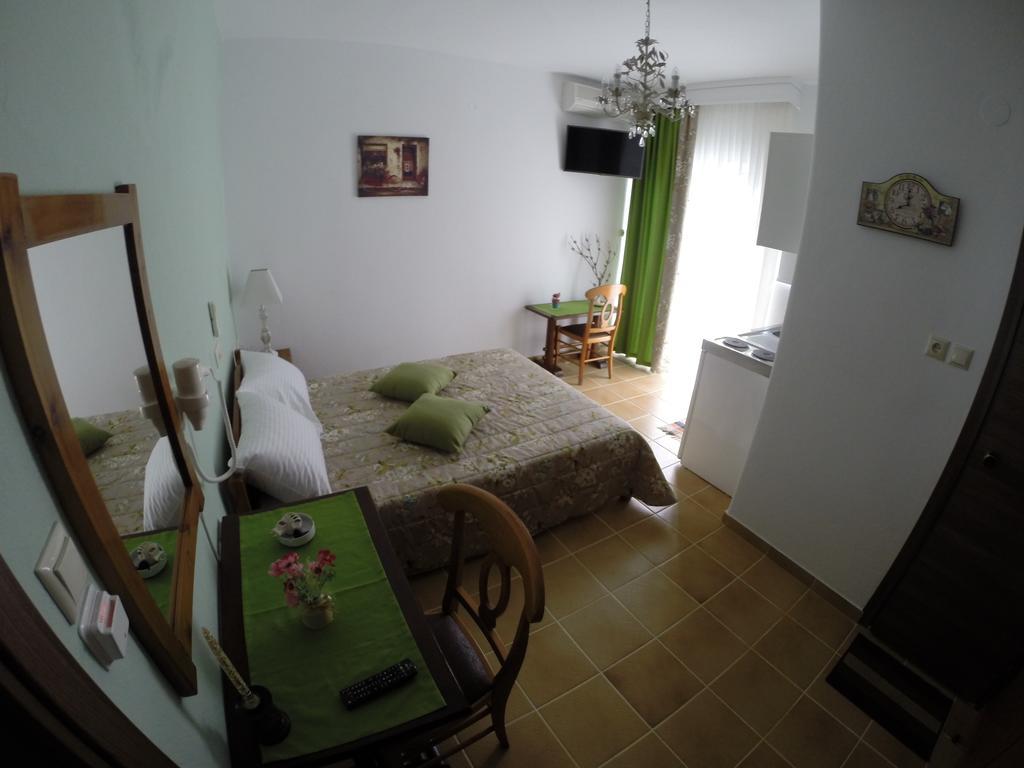 Akrotiri Aparthotel *