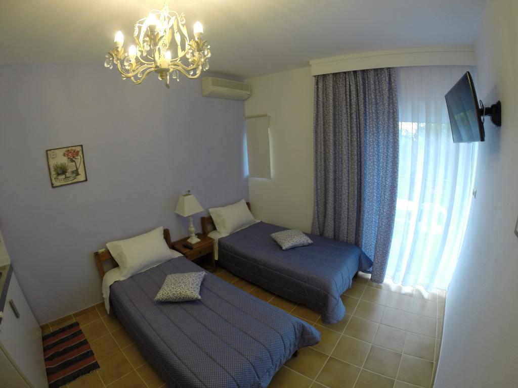 Akrotiri Aparthotel *