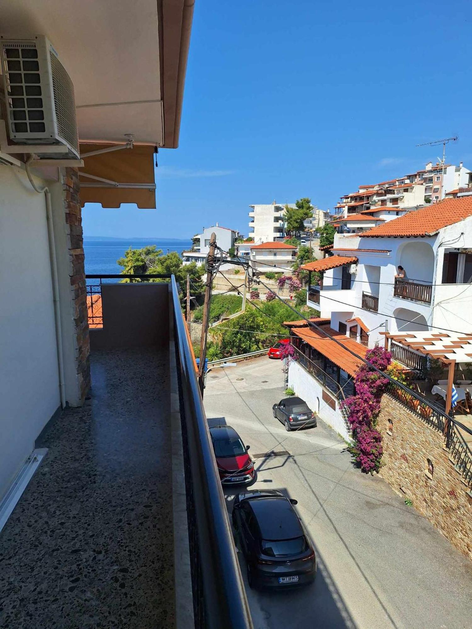 Akrotiri Aparthotel *