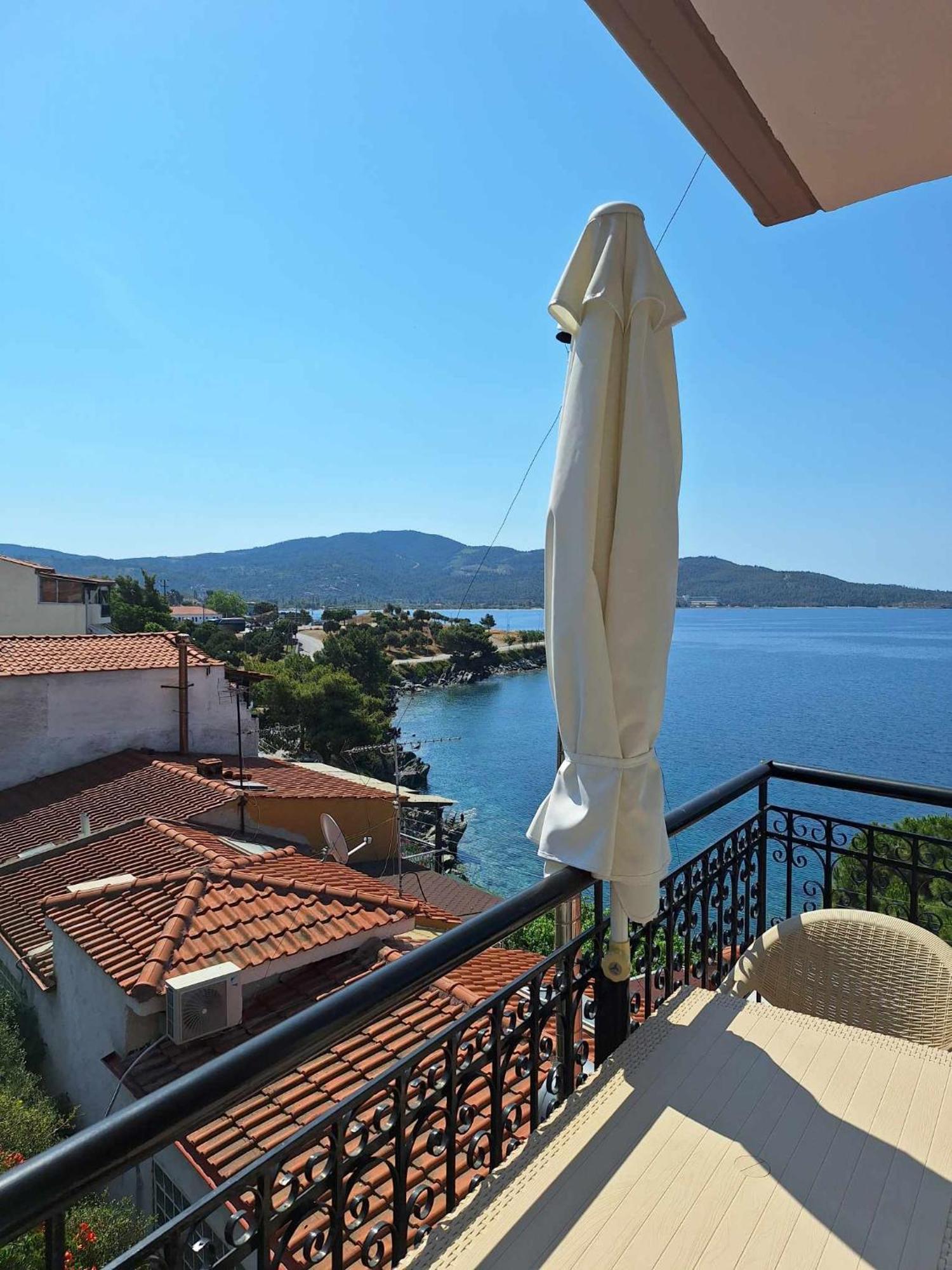 Akrotiri Aparthotel Neos Marmaras
