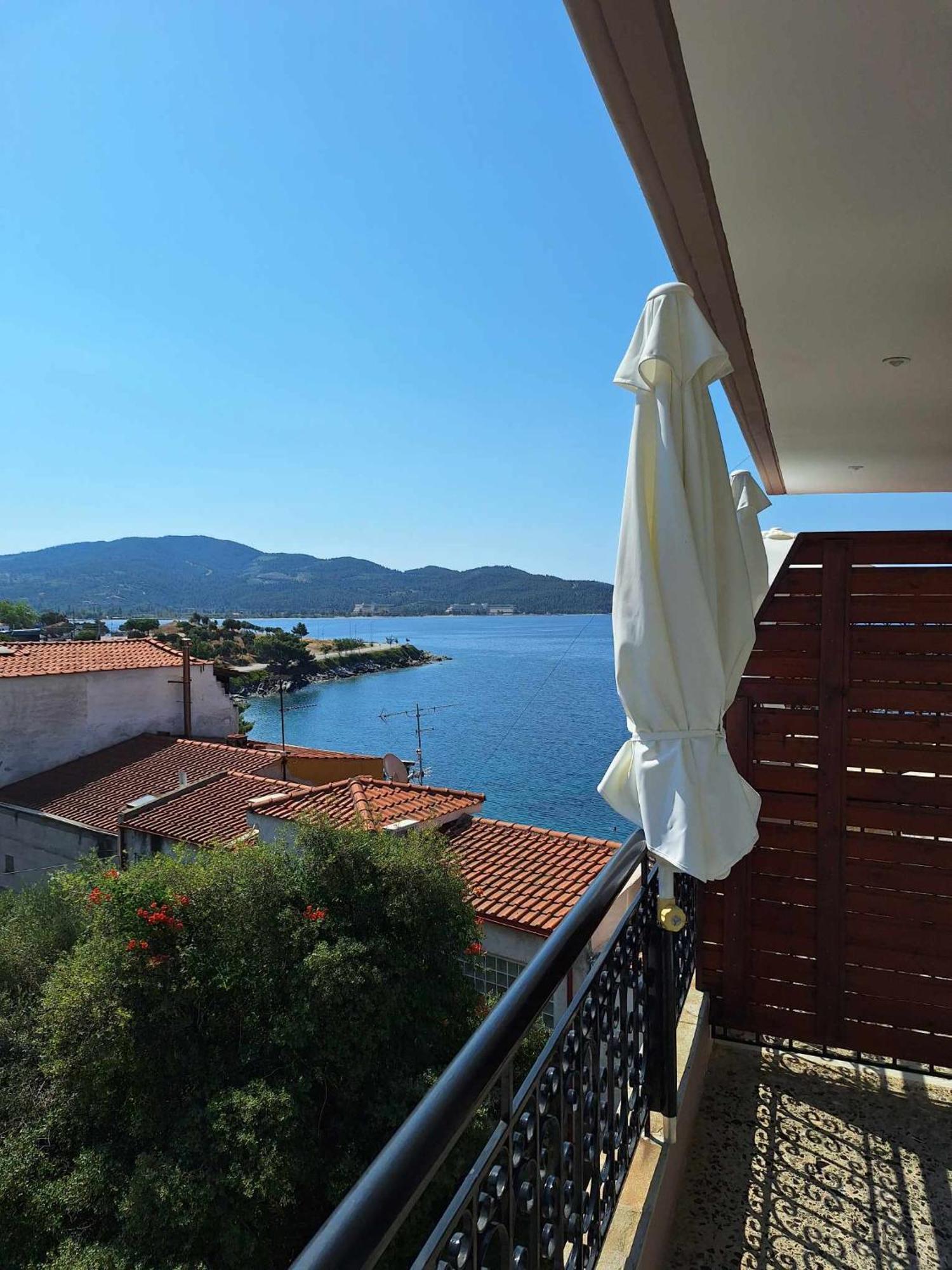 Akrotiri Aparthotel *