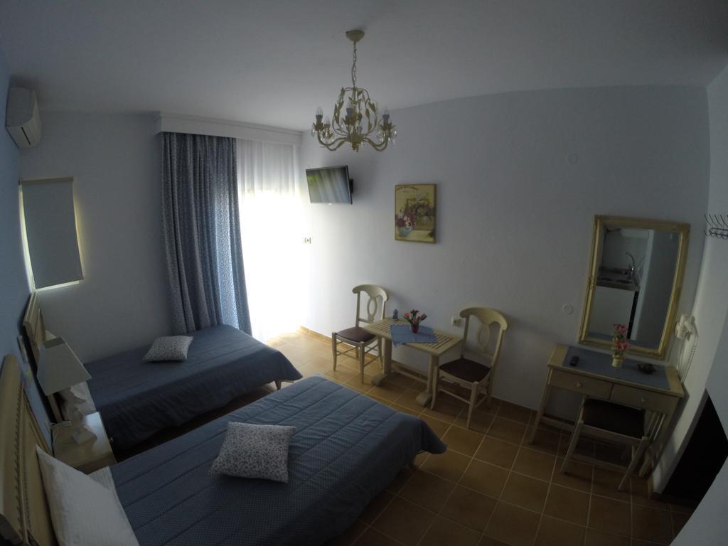 Akrotiri Aparthotel *