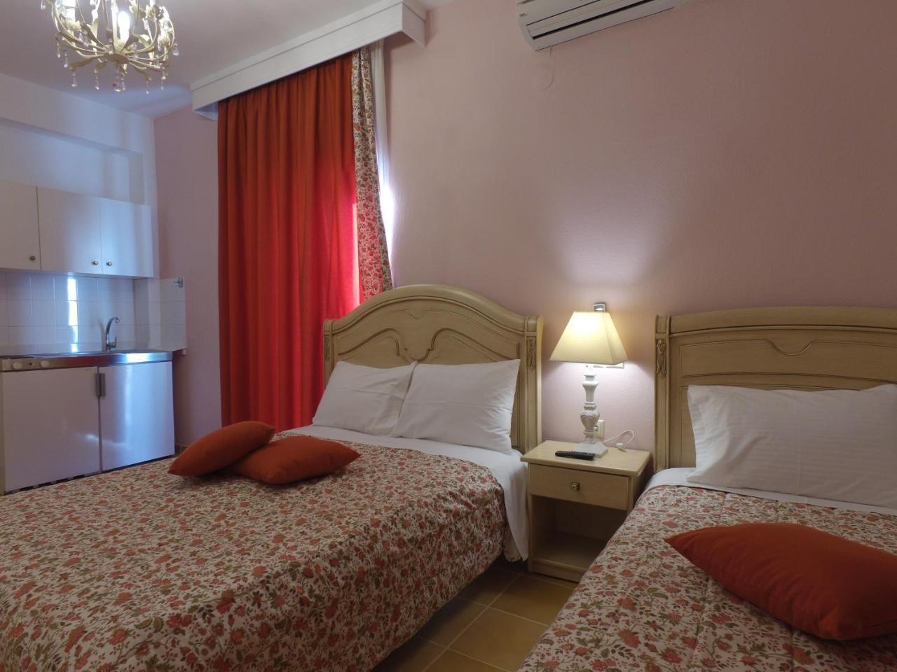 Akrotiri Aparthotel Neos Marmaras