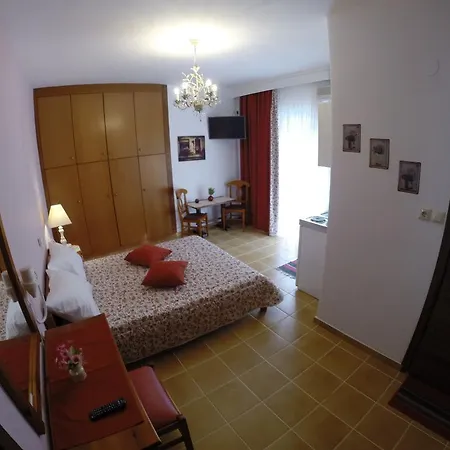 Akrotiri Hotel Neos Marmaras Pokoj fotografie